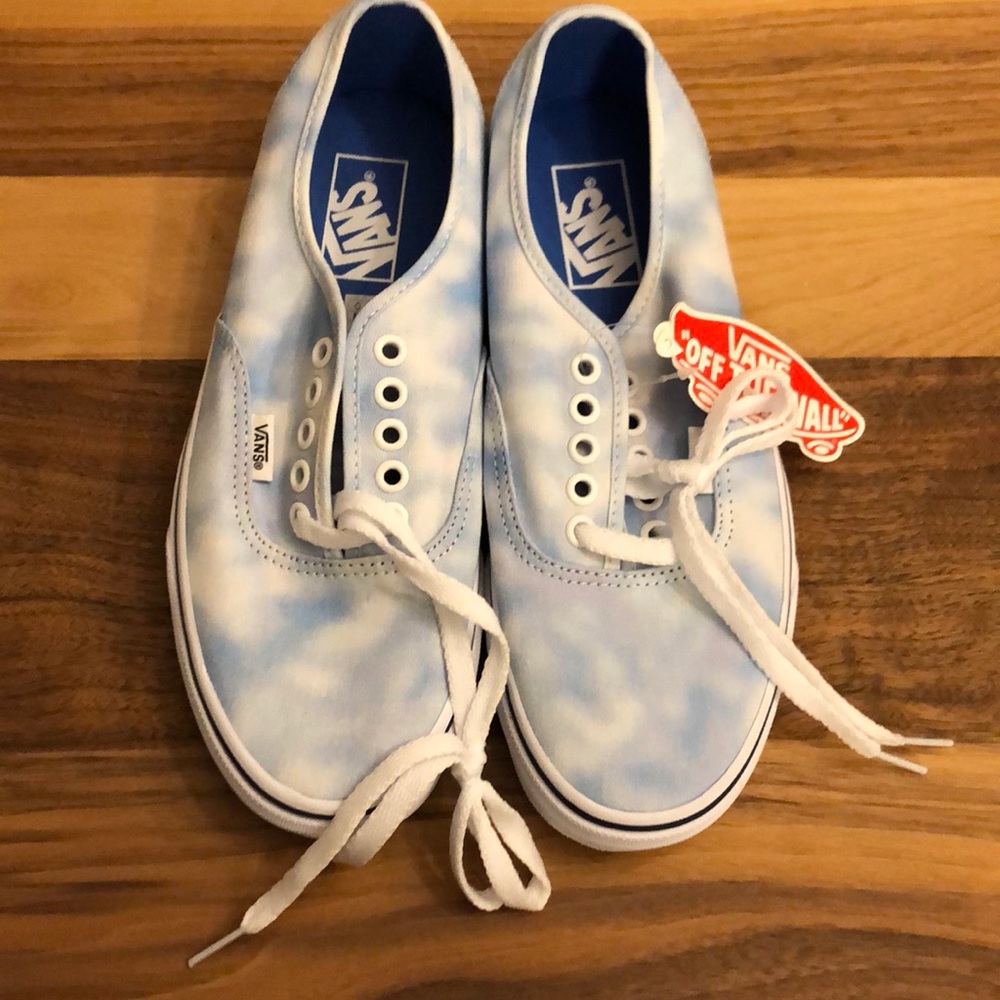Vans “Classic” style. Women’s size 8.5. NWT